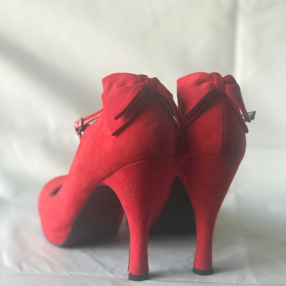 Red Bow Heels